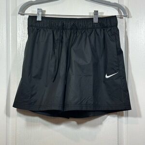 Nike Women’s Repel Mid-Rise Shorts Black/White